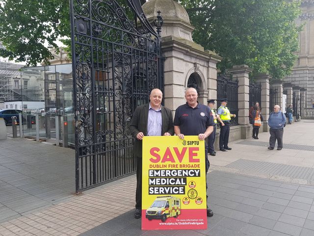 Firefighters protest at the Dáil