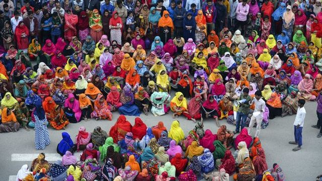 Police violence against strikers continues in Bangladesh