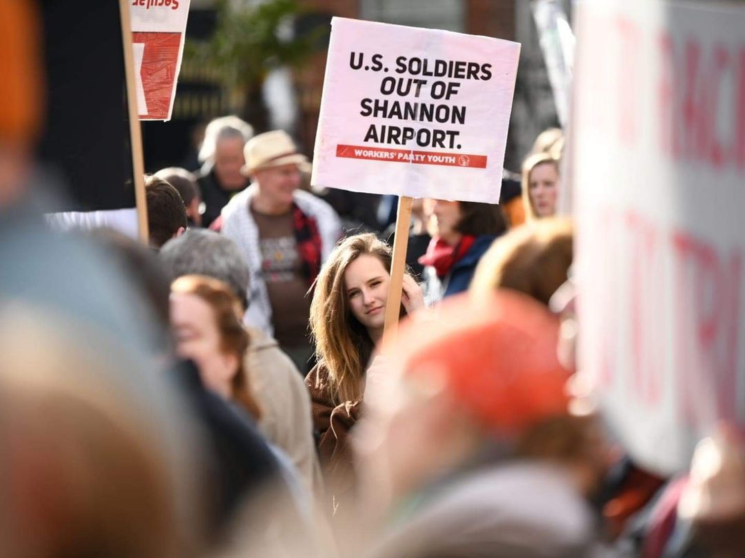 Anti-Trump demo draws crowds of thousands